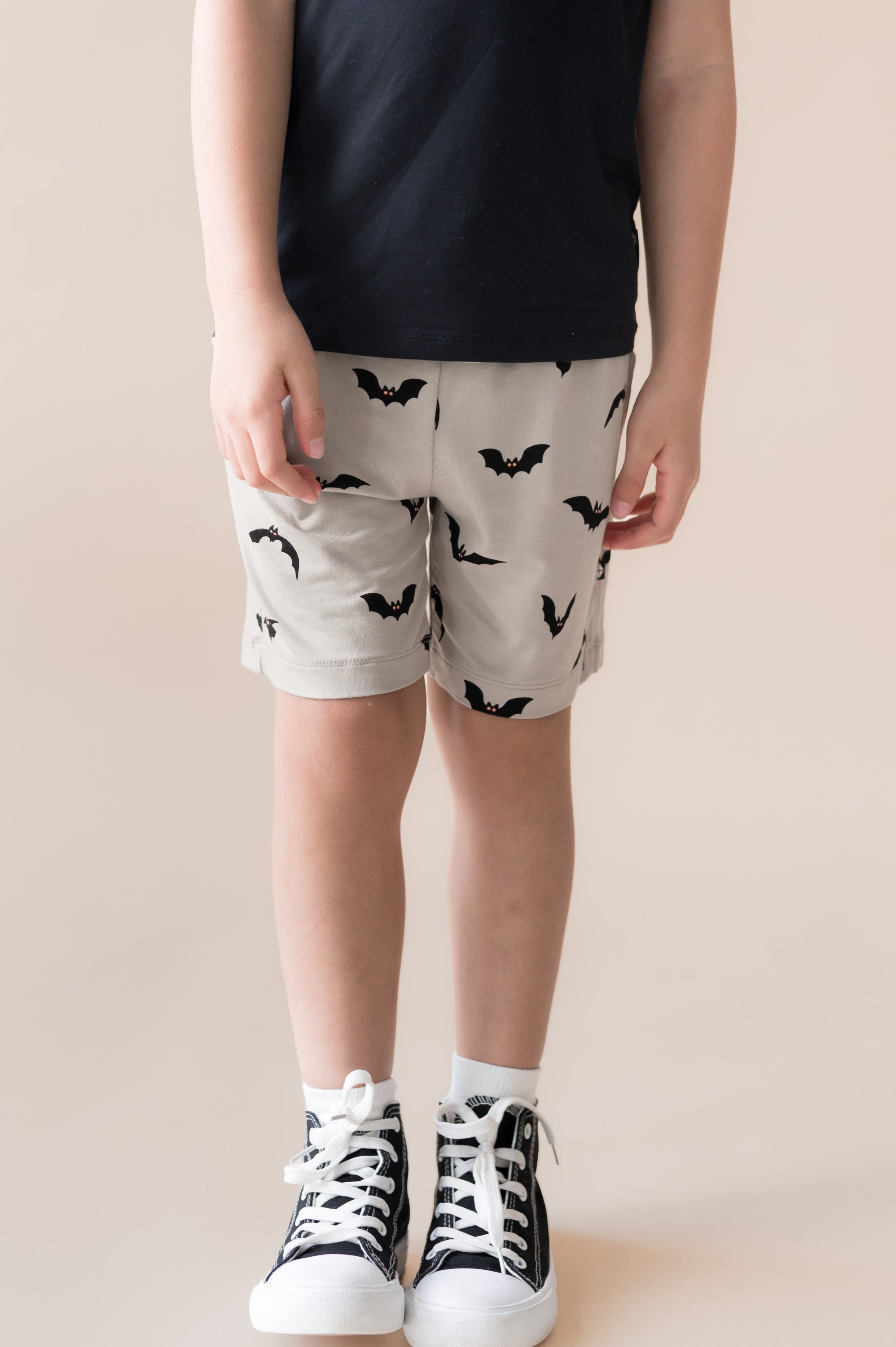 Drawstring Short in Bats