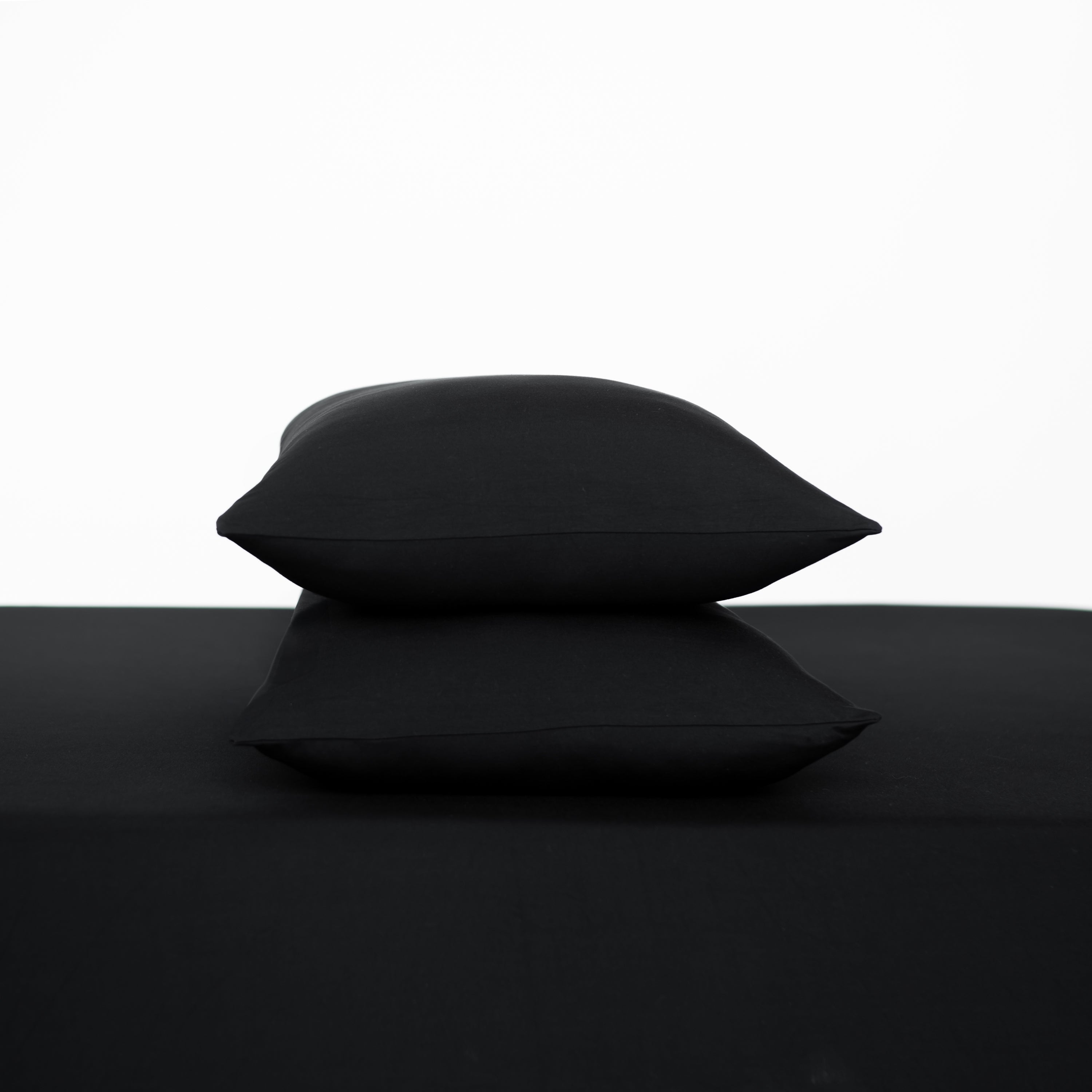Fitted Sheet with Pillowcases in Midnight